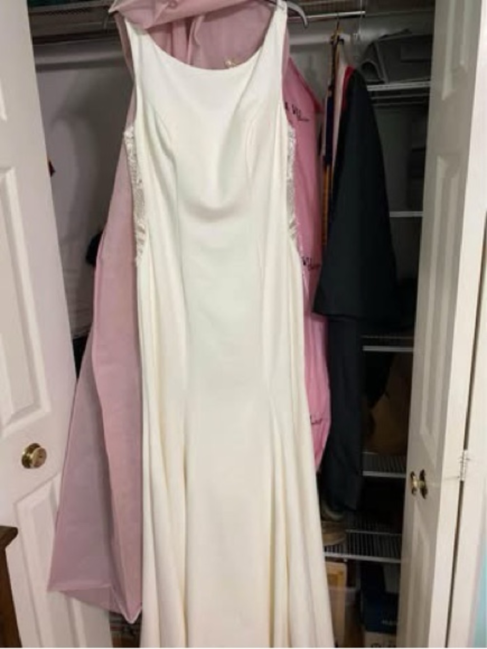 Elegant White Sleeveless Evening Dress